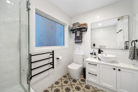 Photo of property in 83b Taikata Road, Te Atatu Peninsula, Auckland, 0610