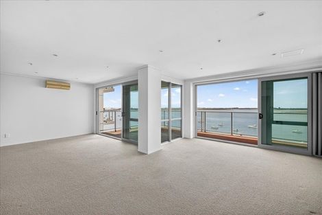 Photo of property in 72 Devonport Road, Tauranga, 3110