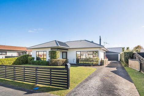 Photo of property in 53 Geraldine Crescent, Cloverlea, Palmerston North, 4412