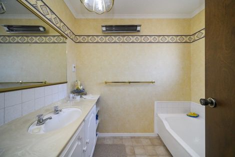 Photo of property in 8 Grange Place, Milson, Palmerston North, 4414