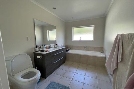 Photo of property in 12 Oakford Park Crescent, Greenhithe, Auckland, 0632