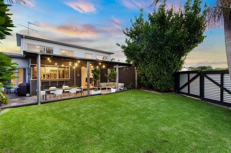 Photo of property in 1 Walton Street, Red Beach, 0932