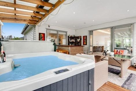 Photo of property in 140 Arran Point Parade, Orewa, 0931