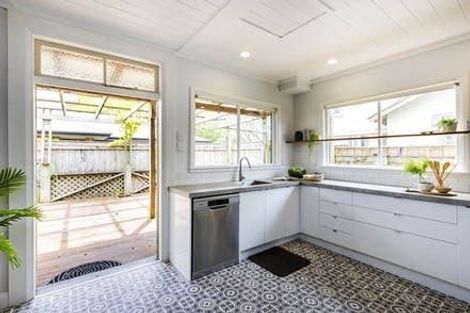 Photo of property in 31 Frederick Street, Terrace End, Palmerston North, 4410