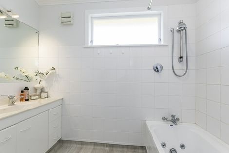 Photo of property in 33 Ranui Crescent, Khandallah, Wellington, 6035