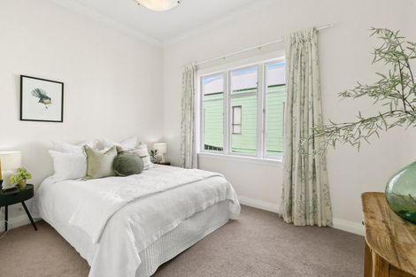 Photo of property in 10 Herald Terrace, Berhampore, Wellington, 6023