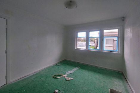 Photo of property in 9 Kirrie Avenue, Te Atatu South, Auckland, 0610