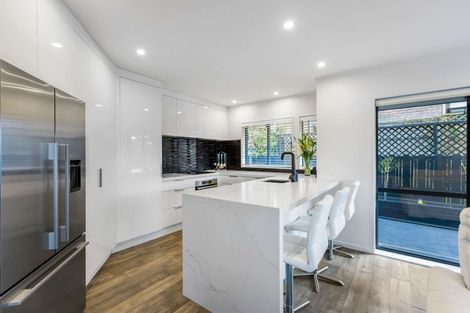 Photo of property in 2/100 Gosford Drive, Botany Downs, Auckland, 2010