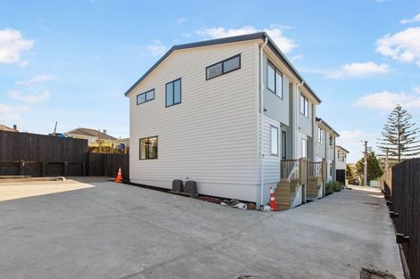 Photo of property in 24d Lincoln Park Avenue, Massey, Auckland, 0614