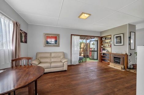 Photo of property in 2 Bone Crescent, Hawera, 4610