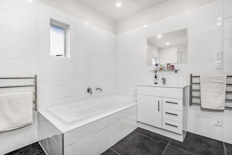 Photo of property in 8 Hunua Road, Papakura, 2110