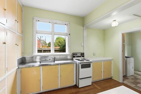 Photo of property in 48 Saint Andrews Square, Strowan, Christchurch, 8052