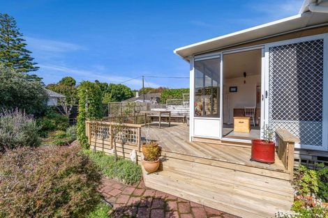 Photo of property in 125 Seaview Road, Westown, New Plymouth, 4310