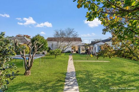 Photo of property in 35 De Lautour Road, Inner Kaiti, Gisborne, 4010