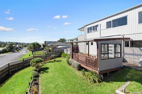 Photo of property in 2/58 Zefiro Drive, Massey, Auckland, 0614