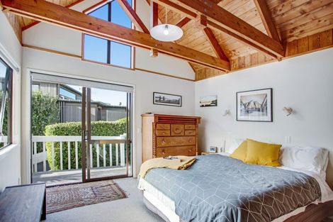Photo of property in 21 Du Fresne Place, Russell, 0202