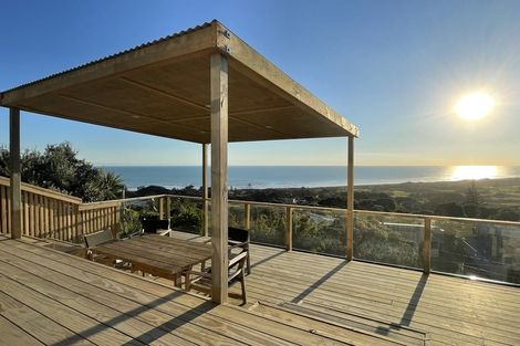 Photo of property in 91 Domain Crescent, Muriwai, Waimauku, 0881
