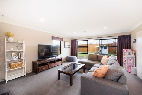 Photo of property in 35 Rosalie Terrace, Kelvin Grove, Palmerston North, 4414