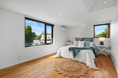 Photo of property in 143 Straven Road, Fendalton, Christchurch, 8014