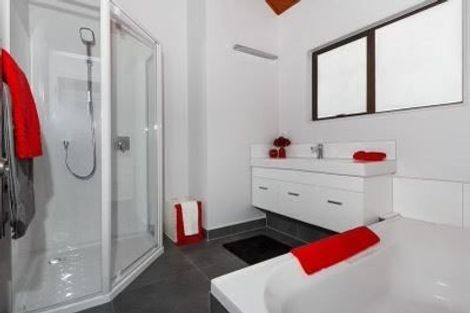 Photo of property in 6 Glucina Avenue, West Harbour, Auckland, 0618