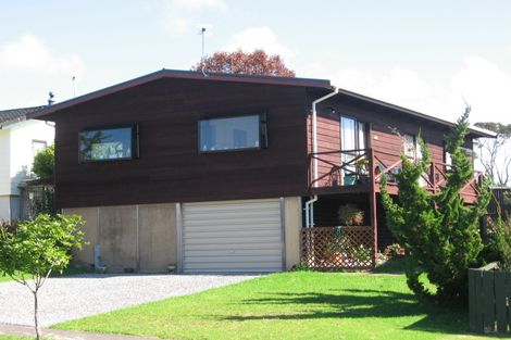 Photo of property in 8 Meadowvale Rise, Titirangi, Auckland, 0604