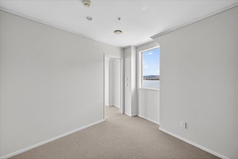 Photo of property in 72 Devonport Road, Tauranga, 3110