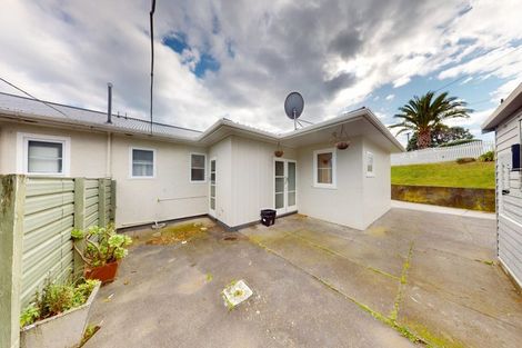 Photo of property in 48 Rangiora Street, Castlecliff, Whanganui, 4501
