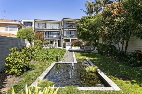Photo of property in 2a/7 Frieston Road, Milford, Auckland, 0620