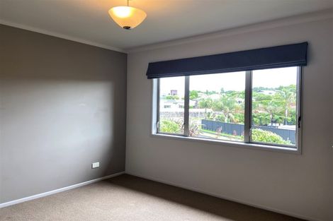 Photo of property in 4 Montrose Place, Highlands Park, New Plymouth, 4312