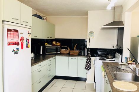Photo of property in 9 Humphrey Kemp Avenue, Henderson, Auckland, 0612