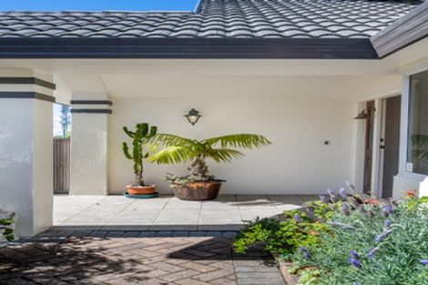 Photo of property in 1 Page Point, Mellons Bay, Auckland, 2014