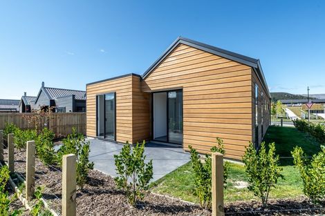 Photo of property in 2 Matakanui Lane, Wanaka, 9305