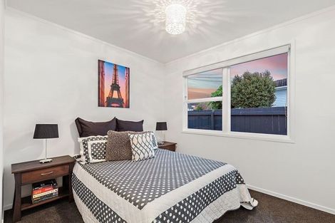 Photo of property in 27 Sunvue Road, Glen Eden, Auckland, 0602