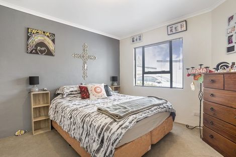 Photo of property in 24 Makiri Street, Helensville, 0800