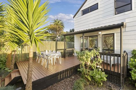 Photo of property in 2/66a Birkdale Road, Birkdale, Auckland, 0626