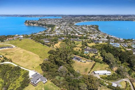 Photo of property in 8 Roberts Road, Matakatia, Whangaparaoa, 0930