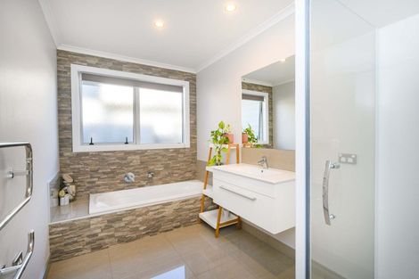Photo of property in 8 Silkwood Place, Fitzherbert, Palmerston North, 4410