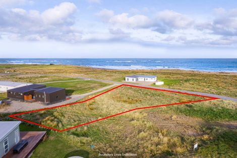 Photo of property in 12 Reefview Way, Flat Point, 5883