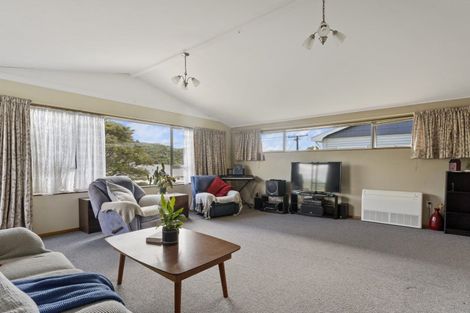 Photo of property in 61 Milton Terrace, Picton, 7220
