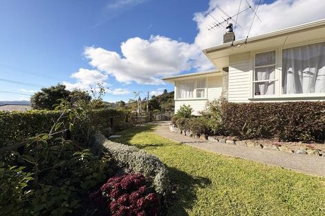 Photo of property in 1 Holmes Grove, Naenae, Lower Hutt, 5011