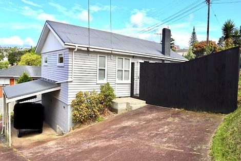 Photo of property in 109 Target Road, Totara Vale, Auckland, 0629