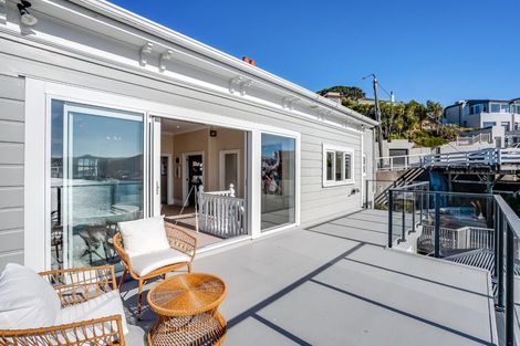 Photo of property in 2 The Crescent, Roseneath, Wellington, 6011