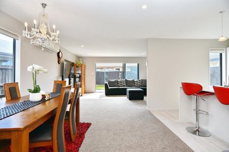 Photo of property in 2 Strone Close, Broomfield, Christchurch, 8042