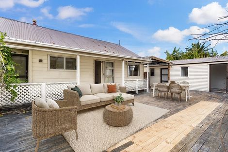 Photo of property in 43 Frobisher Way, Clendon Park, Auckland, 2103