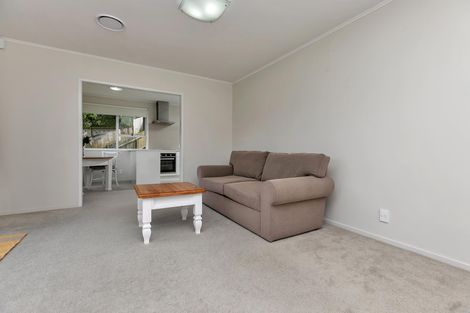 Photo of property in 9 Kama Place, Sunnynook, Auckland, 0620