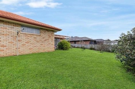 Photo of property in 37 Cabeleigh Drive, Helensville, 0800