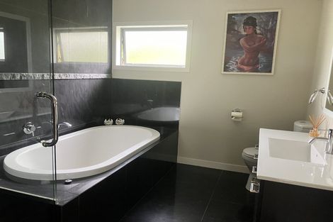 Photo of property in 92 Shakespear Road, Army Bay, Whangaparaoa, 0930