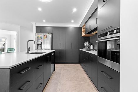 Photo of property in 31 Freedom Drive, Kelvin Grove, Palmerston North, 4414