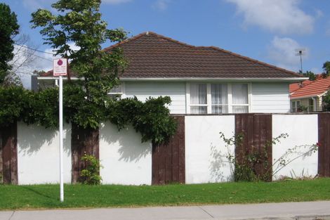 Photo of property in 1/25 Edwards Avenue, Henderson, Auckland, 0610
