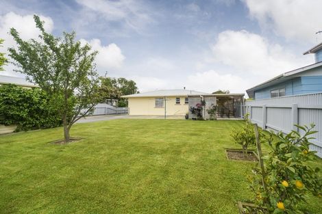 Photo of property in 19 Piper Place, Roslyn, Palmerston North, 4414